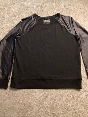 Victoria Sport Black Long Sleeve Pullover
